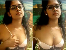 Aunty from India reveals her curves on webcam