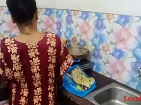 Indian wife's steamy kitchen rendezvous with her spouse