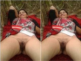 Desi bhabhi enjoys outdoor sex with two men