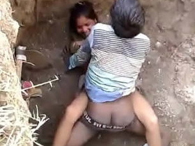 Indian couple has sex in the garden during work break