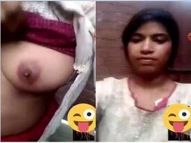 A beautiful Pakistani girl flaunts her breasts in a seductive manner