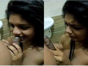 Exclusive Tamil babe gives a super hot blowjob