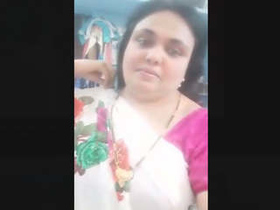 Chubby milf in saree flaunts her big boobs and pussy