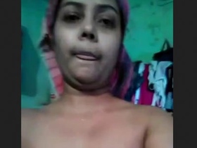 Sensual video of Indian wife pleasuring herself with her fingers