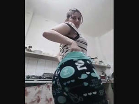 Busty Indian bhabhi flaunts her big booty in steamy videos