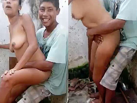 Desi slut takes on the outdoors for some wild sex