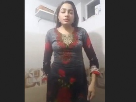 Indian beauty records steamy bathroom session for boyfriend