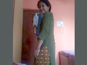 Indian housewife from Assam displays her curves