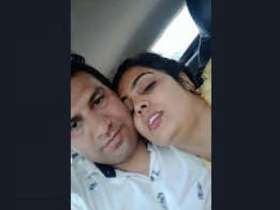 Pakistani couple gets frisky in the car
