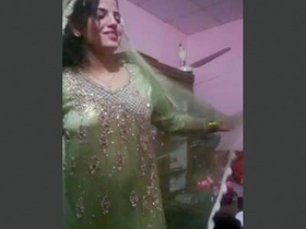 Beautiful and sexy Pakistani bhabi gives a BJ and gets fucked