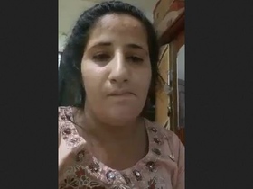 Indian wife reveals her intimate parts