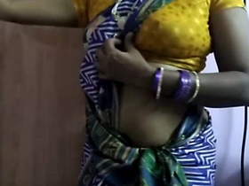 Aunty in sari gets her pussy touched and plays movies