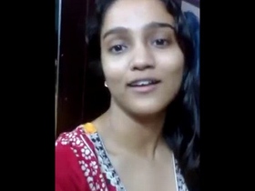 Desi housewife gives a blowjob in bangla video