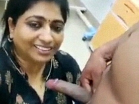 Kanna Kambikuttan's camgirl friend gives hospital sex with Kannur Ammayi