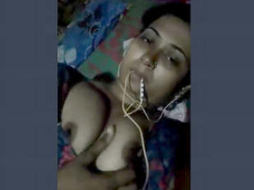 Watch a hot desi hillbilly bhabi in action