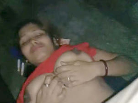 Bhabi enjoys hard anal sex with herself
