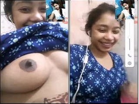 Exclusive Indian girl reveals her body in a video call