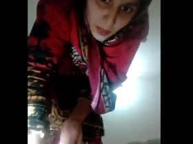 Pakistani girlfriend Azra enjoys intense penetration in her vagina