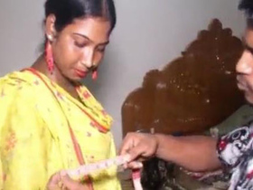 Hillbilly Bhabhi gets measured and measured up by tailor in steamy video