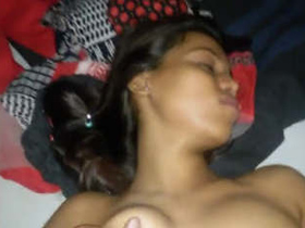 Horny Indian girl gives oral and gets fucked in a steamy video
