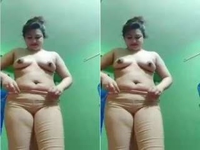 Bangla wife strips and flaunts her body on camera