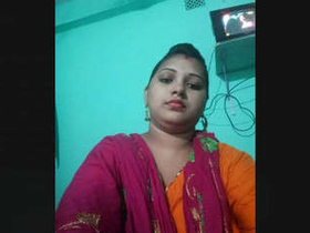 Hot Indian girl in steamy video compilation