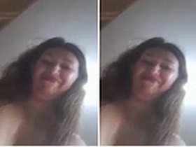 Pakistani bhabhi flaunts her hot body on camera