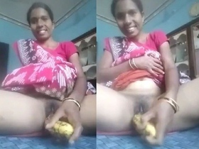 Indian wife pleasures herself with fingers