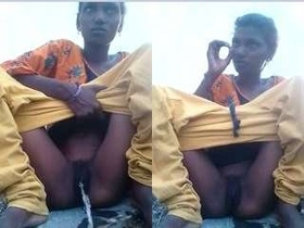 Desi bhabhi from Telugu region exposing her pussy for pleasure