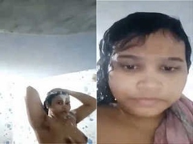 Indian girl flaunts her nude body and takes a bath
