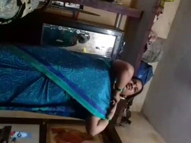 Voluptuous Tamil auntie baring her curves