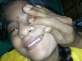 Beautiful Rajsthani bhabiji gives a blowjob in MMS video