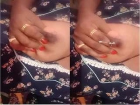 Indian wife flaunts her big boobs in a seductive manner