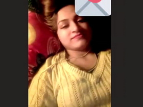 Desi auntie indulges in nude selfies for your pleasure