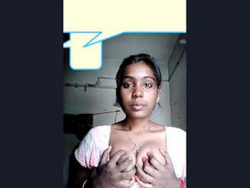 Indian girl flaunts her breasts on VK