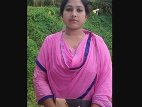 Married Bhabi reveals all in steamy video call