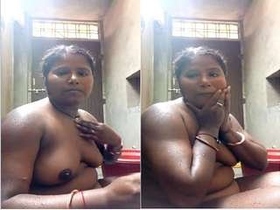 Indian girl films herself in the shower for her partner