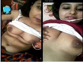Desi hottie flaunts her body in video call, including tits and pussy