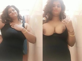 Curvy Indian babe flaunts her huge breasts