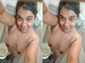 Girlfriend poses naked for boyfriend in intimate video