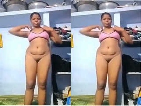 Tamil bhabhi flaunts her pussy in front of the camera