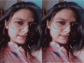 Desi babe flaunts her body in video call, showing off her tits and pussy