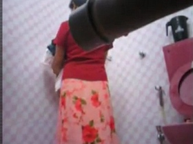 Private shower videos of a married woman from Kanpur