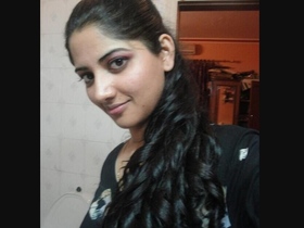 Stunning Indian woman stars in unique MMS video collection