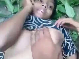Desi girl gets fucked in the jungle