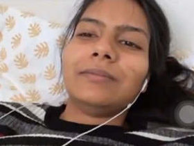 Tamil girl's pussy gets exposed in explicit video