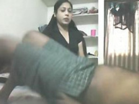 Desi aunty gives oral pleasure to lucky man