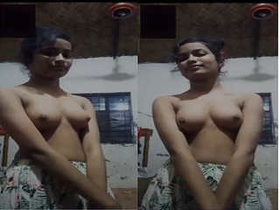 Indian babe reveals her big boobs in amateur video