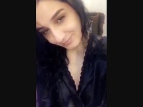 Stunning Pakistani belle in a sizzling video featuring smallclips