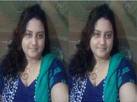 Boudi's exclusive video featuring her naked body and intimate parts